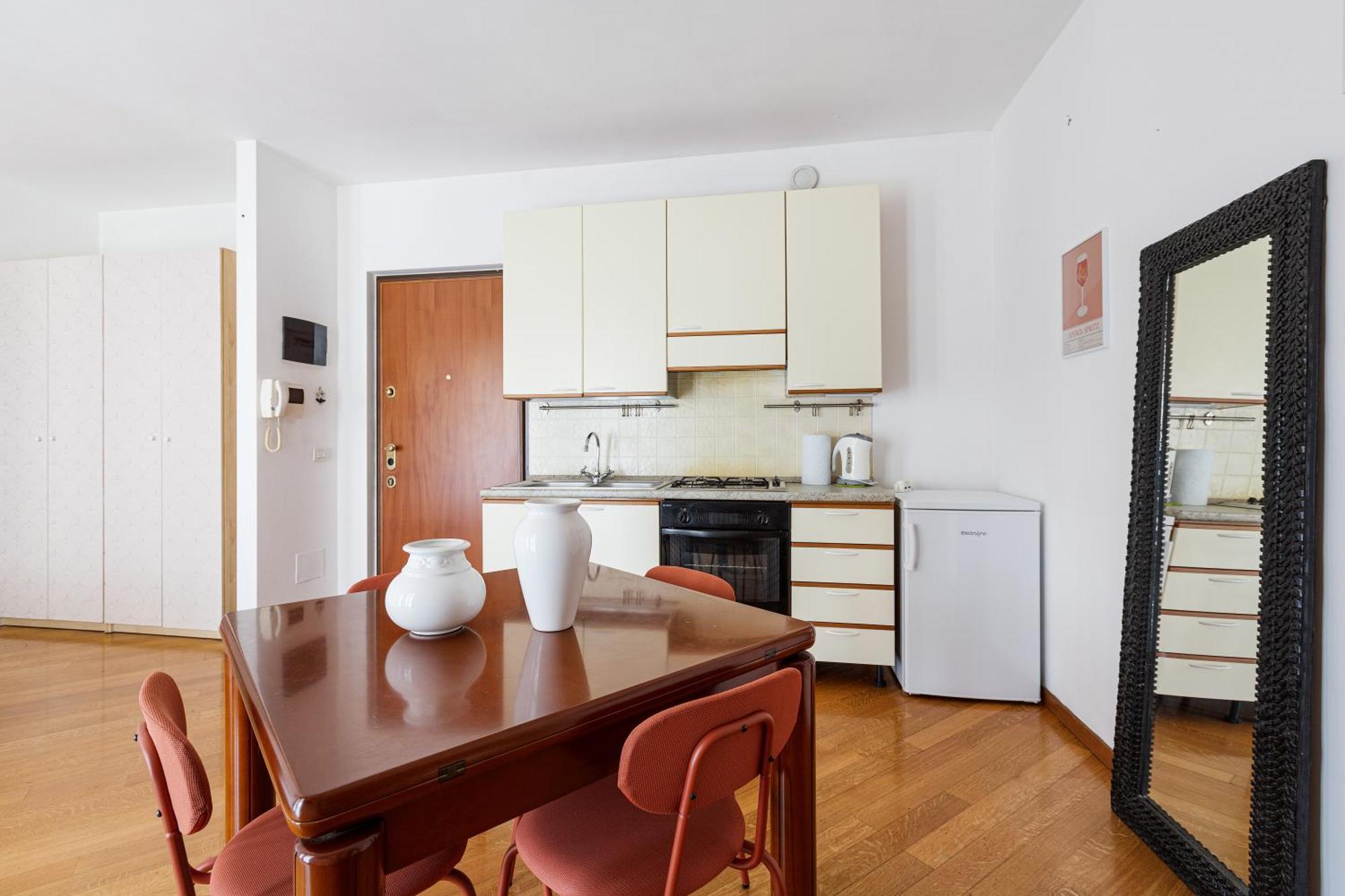 Cosy Studio With Balcony & Private Garage Milano Exterior foto